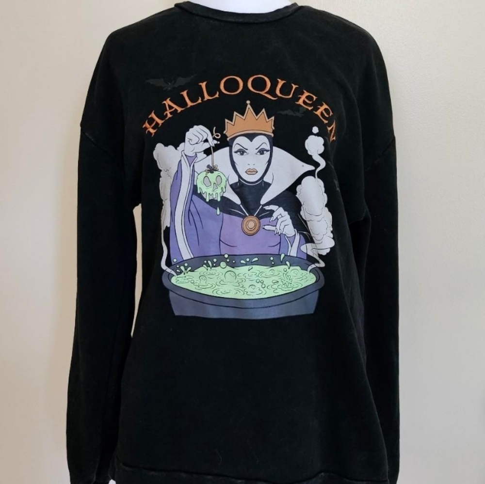 Disney Snow White and the Seven Dwarves The Evil Queen HalloQueen Crewneck Med